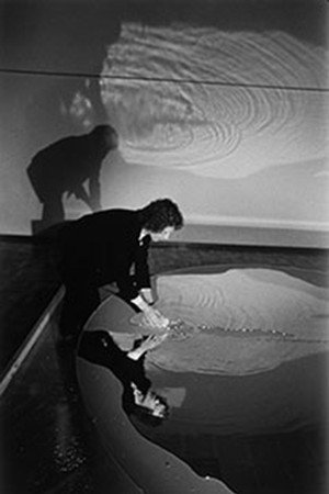 Documentación en vídeo de la obra Metal, de Eva Lootz