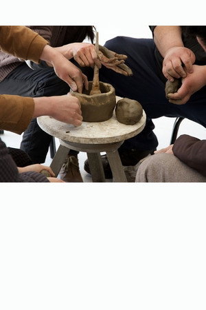 a pottery produced by 5 potters at once (silent attempt)