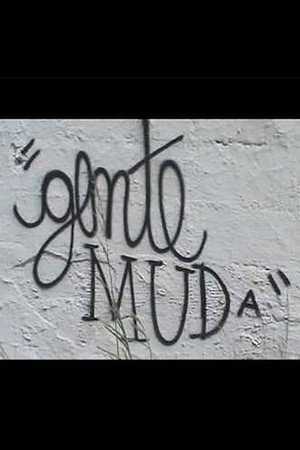 Gente Muda de Muro em Muro